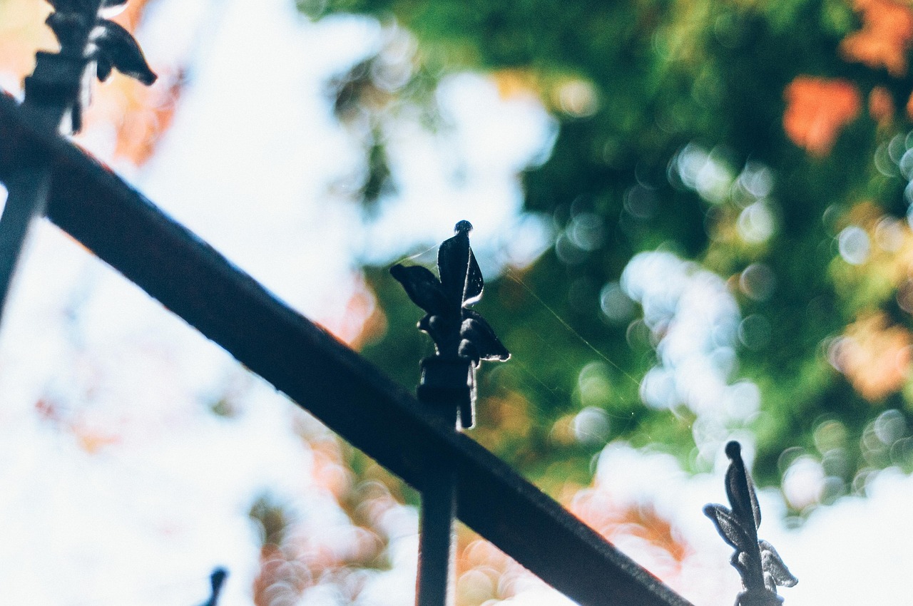 Aluminum fence installation