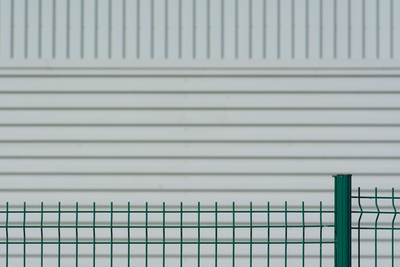 Commercial fence installation